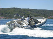 rent a exclusive speed boat - FLYER 747 with Honda 225 HP Advance