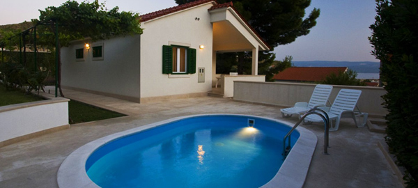 Holiday villa with pool for rent in Dugi Rat on Split Riviera Croatia