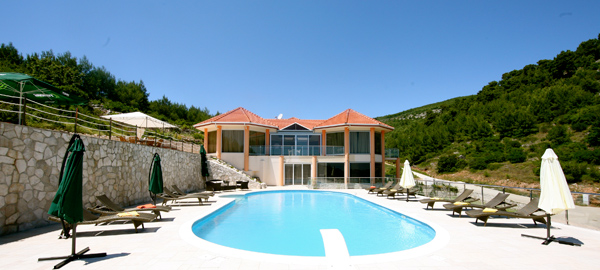 Luxury and furnished seafront villa for sale on the island of Korcula 