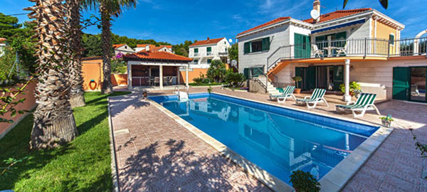 Rustic rental villa with swimming pool in Sumartin on Brač Island