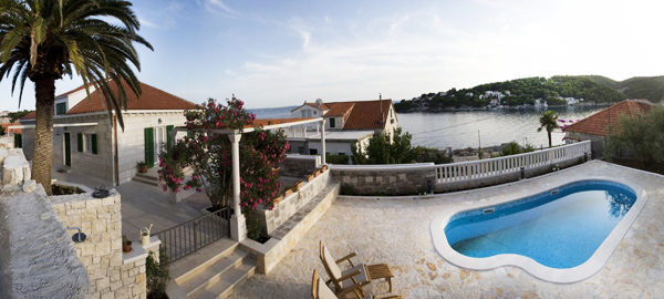 Delightful Dalmatian stone holiday villa with pool in Sumartin on Brac island in Dalmatia