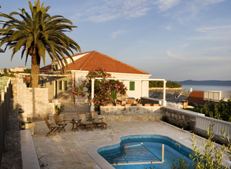 Delightful Dalmatian stone villa in Sumartin on Brac island