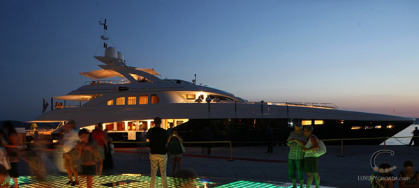 Luxury yacht for charter 6 cabins / sleeps 12 - home port Zadar