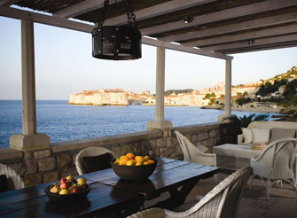 Exclusive villa in Dubrovnik with direct view on the Old town walls