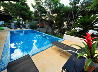 Modern and stylish luxury villa with swimming pool in Hvar town
