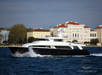 Navetta 30 Custom Line - luxury yacht for charter Croatia – 5 cabins / sleeps 10+2