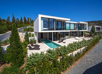 Seaside villa with pool near Primošten