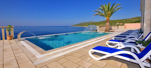 Holiday luxury villa on Korčula Island with pool in Zavalatica