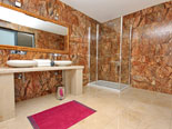 En-suite bathroom of the west bedroom on the first floor of this Korcula rental villa