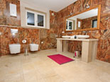En-suite bathroom of the west bedroom on the first floor of this Korcula rental villa