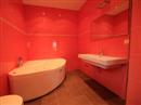 The Golden bedroom en suite bathroom 