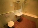The Green bedroom en suite bathroom 
