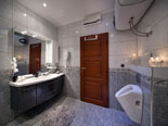 Bathroom of the second bedroom in the first floor apartment in Ciovo luxury villa 