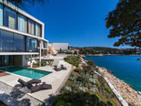 Spacious luxury villa with pool near Primošten