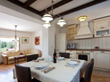 Dining and kitchen in Dalmatian holiday villa with pool for rent in Sumartin on Brač Island 