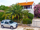 Outside of the Brač holiday house with pool for rent